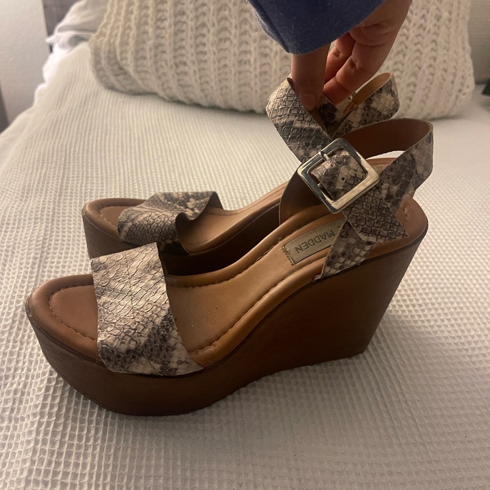 Steve Madden Wedged shoes super adorable!